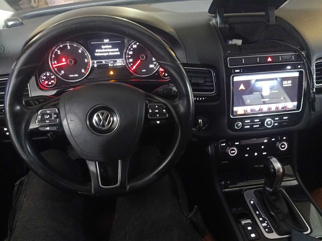 VOLKSWAGEN Touareg 2016
