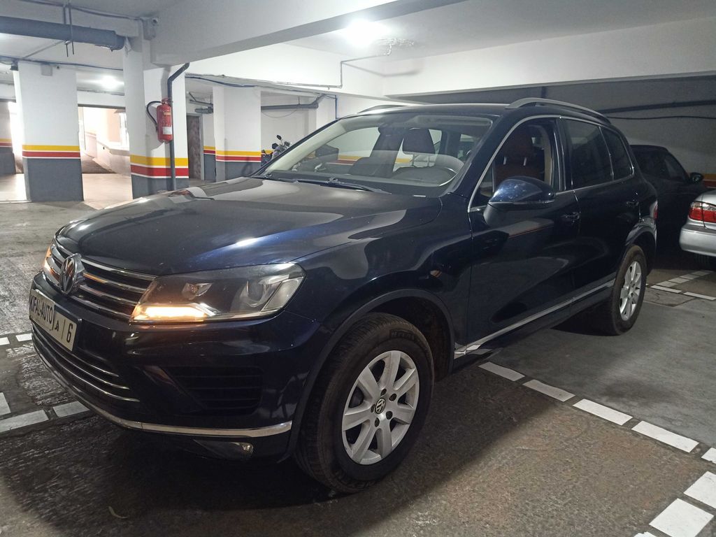 VOLKSWAGEN Touareg