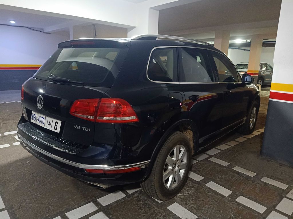 VOLKSWAGEN Touareg 2016