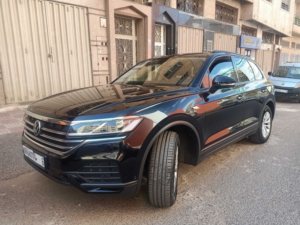 VOLKSWAGEN Touareg