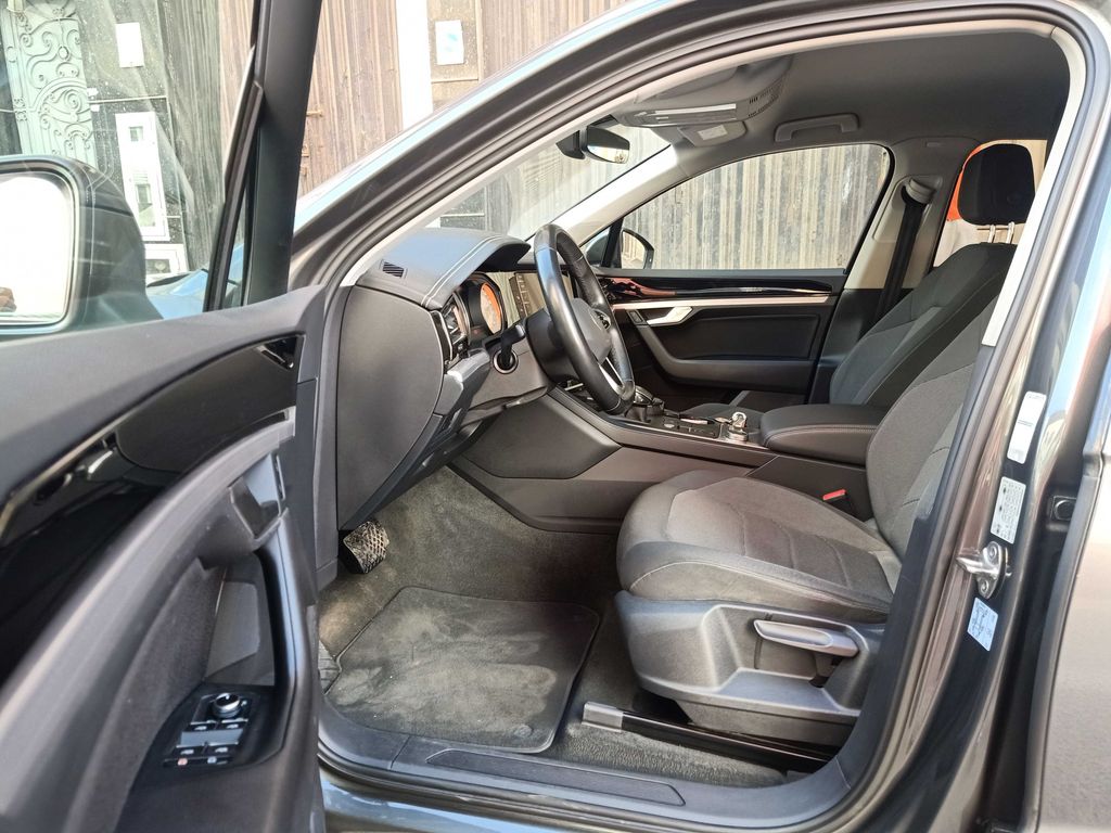 VOLKSWAGEN Touareg 2023