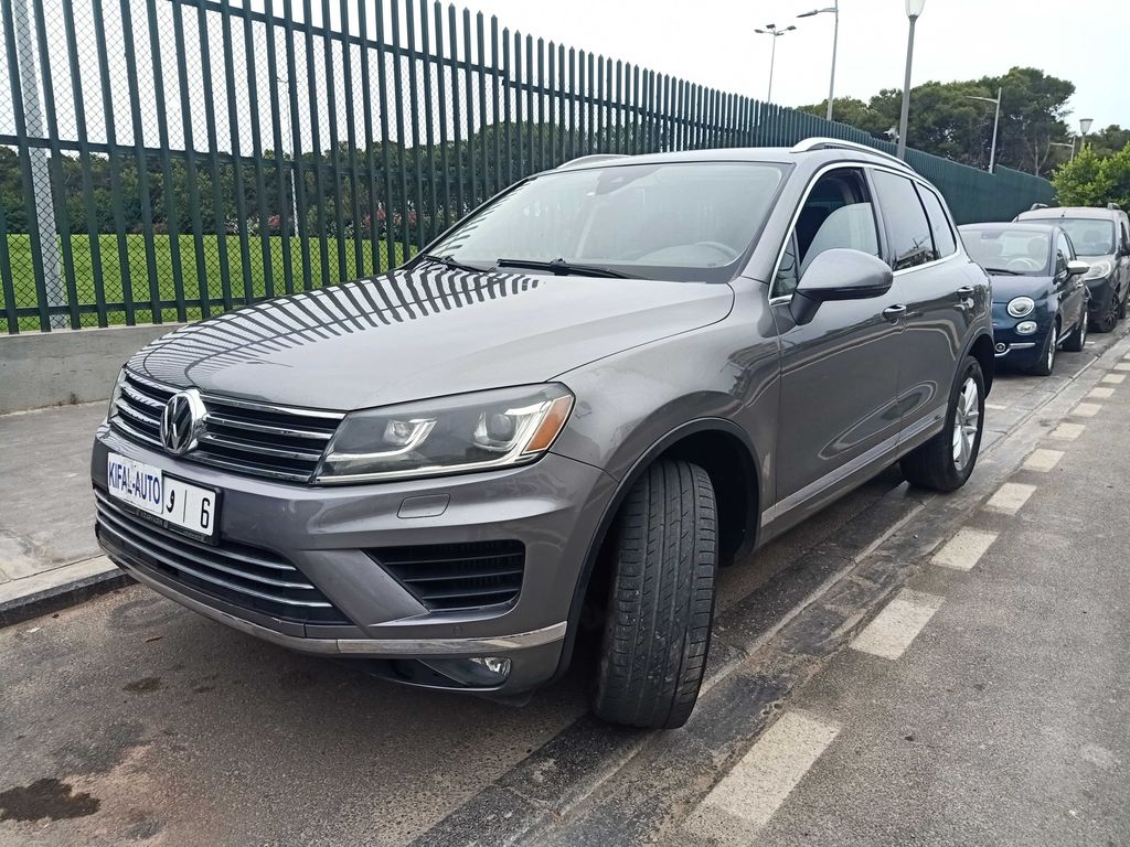 VOLKSWAGEN Touareg