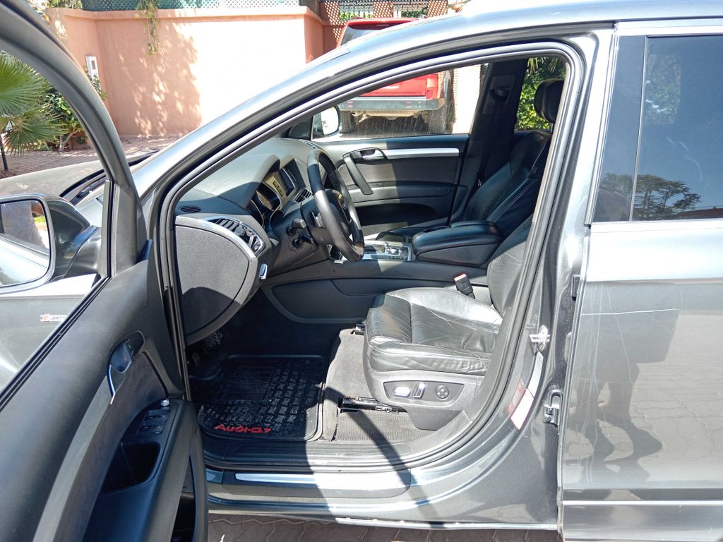 AUDI Q7 2012