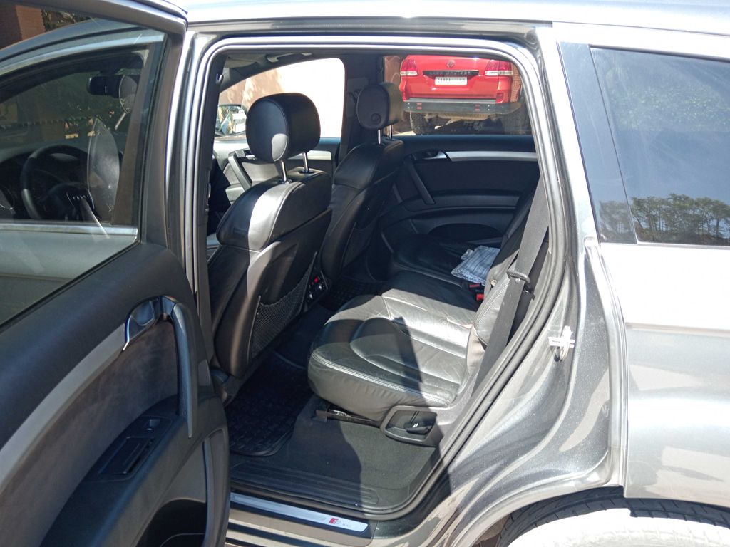 AUDI Q7 2012