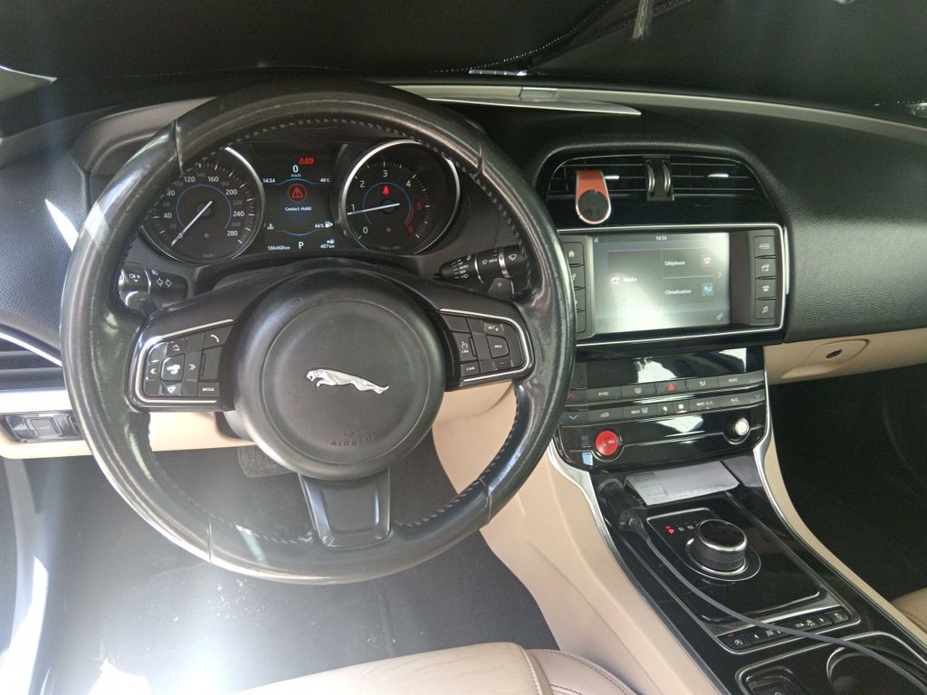 JAGUAR XE 2016