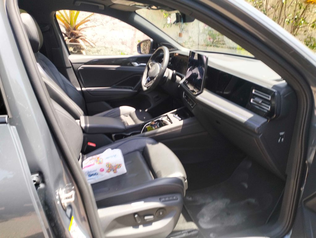 VOLKSWAGEN Tiguan 2025