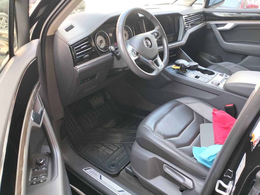 VOLKSWAGEN Touareg 2019