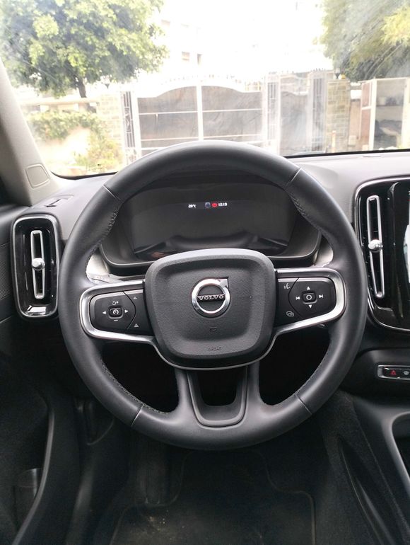VOLVO XC40 2021