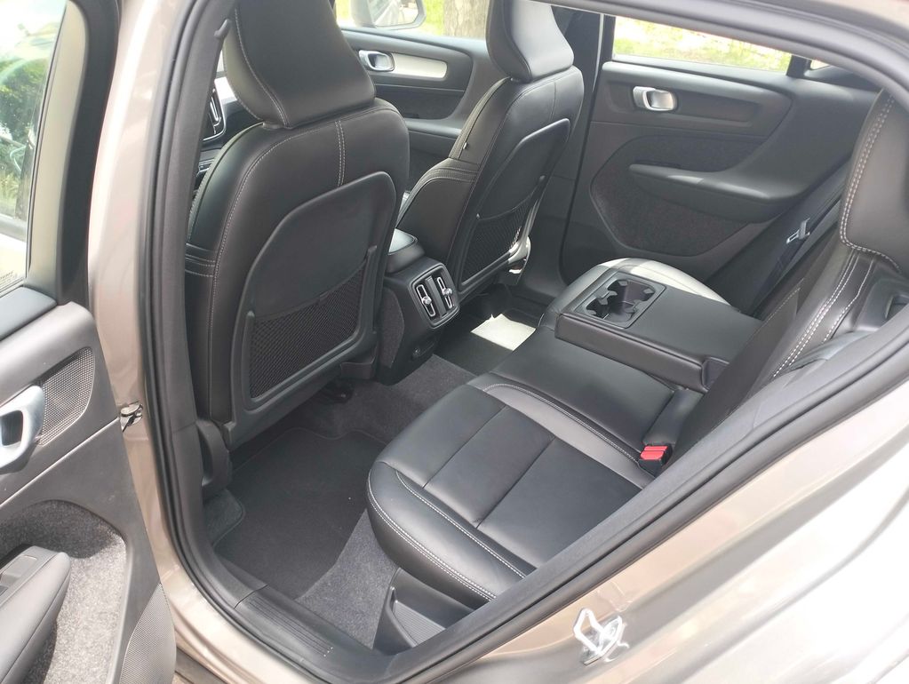VOLVO XC40 2021