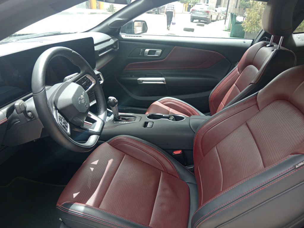 FORD Mustang Fastback 2025