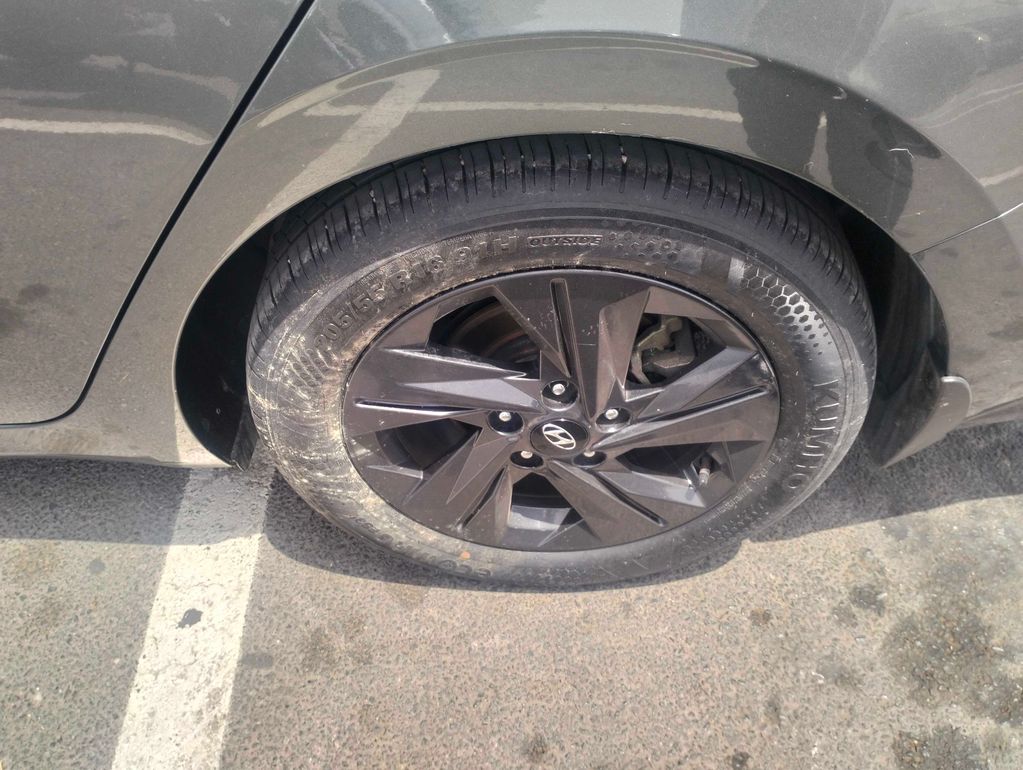 HYUNDAI Elantra 2023