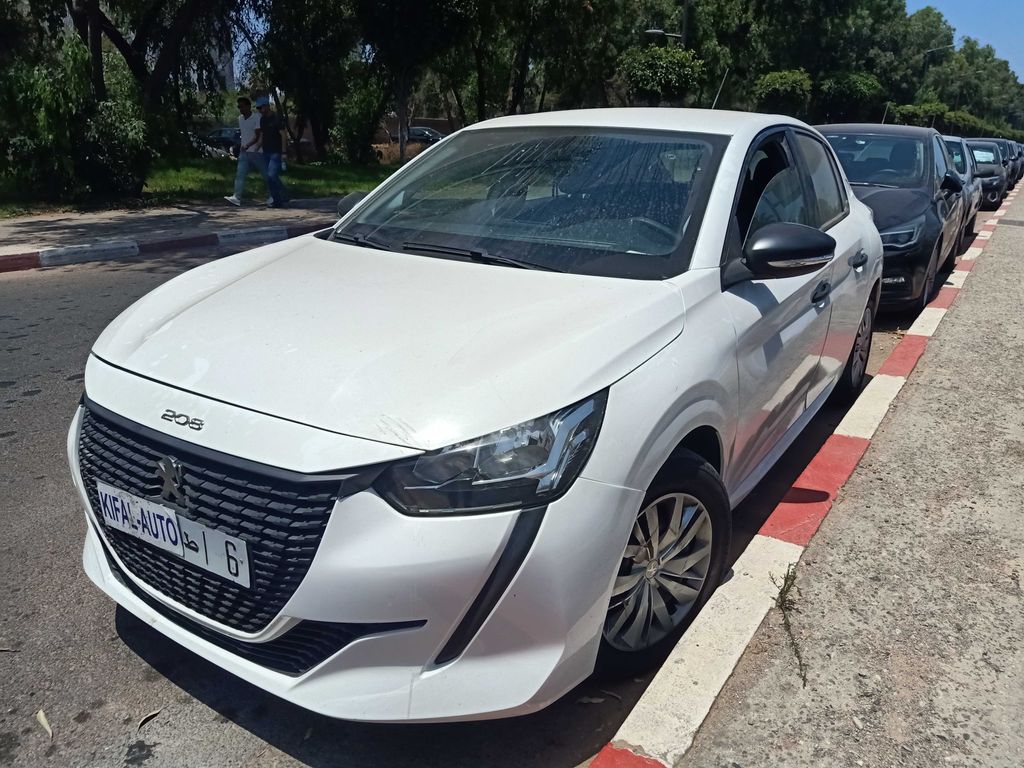 PEUGEOT 208