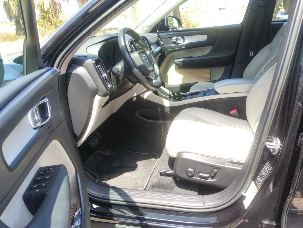 VOLVO XC40 2022