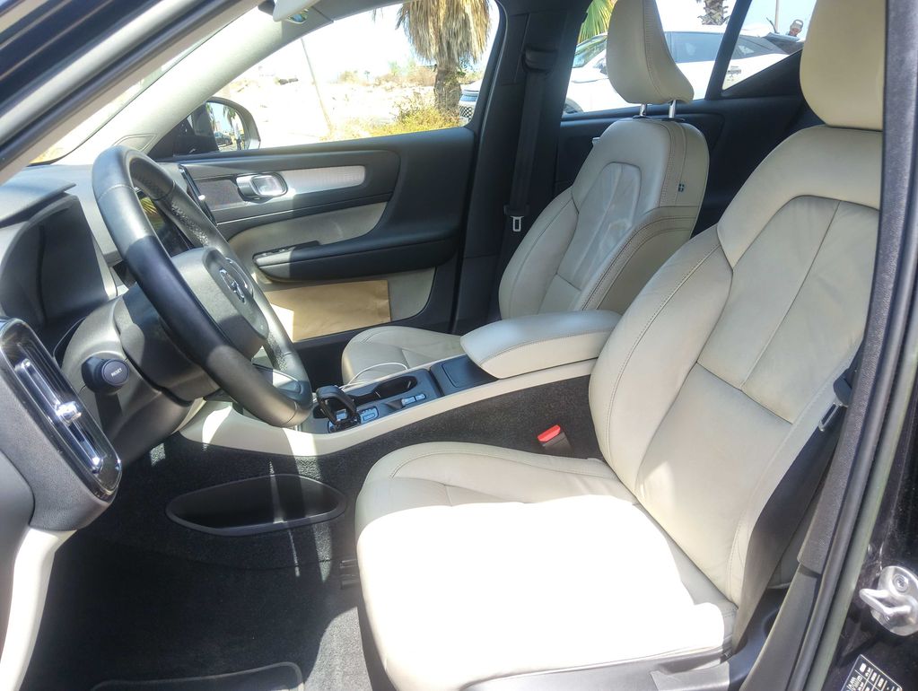 VOLVO XC40 2022