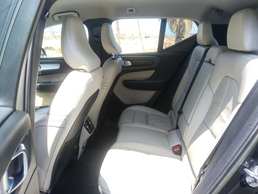 VOLVO XC40 2022