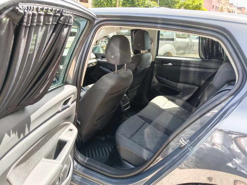 VOLKSWAGEN Golf 2024