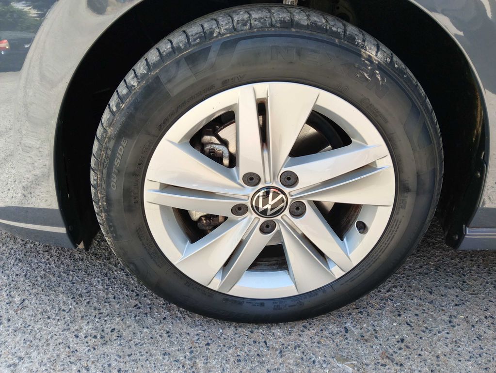 VOLKSWAGEN Golf 2024