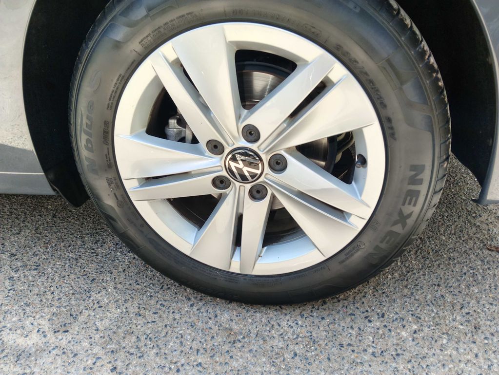 VOLKSWAGEN Golf 2024