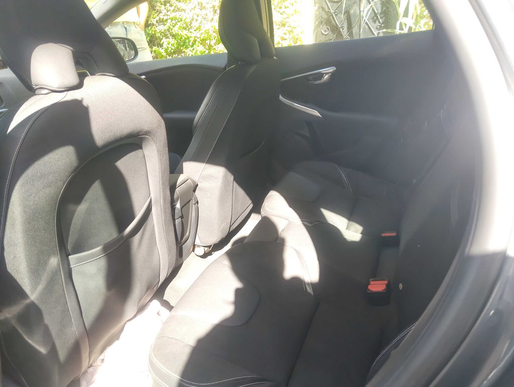 VOLVO V40 2017