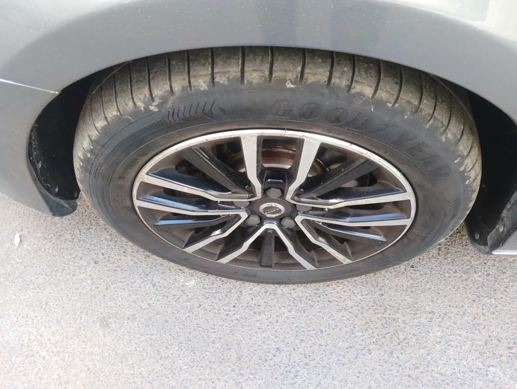 VOLVO V40 2017