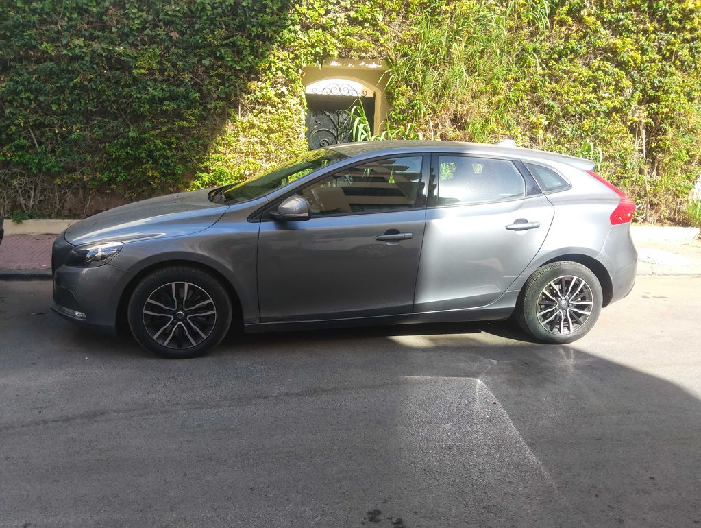 VOLVO V40 2017