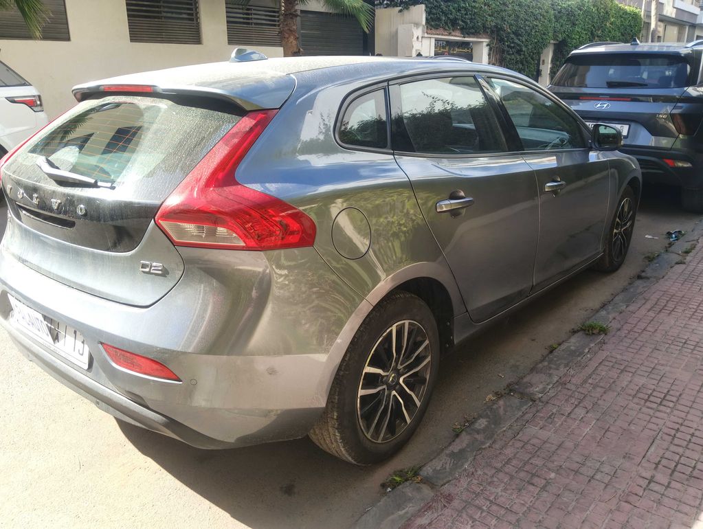 VOLVO V40 2017