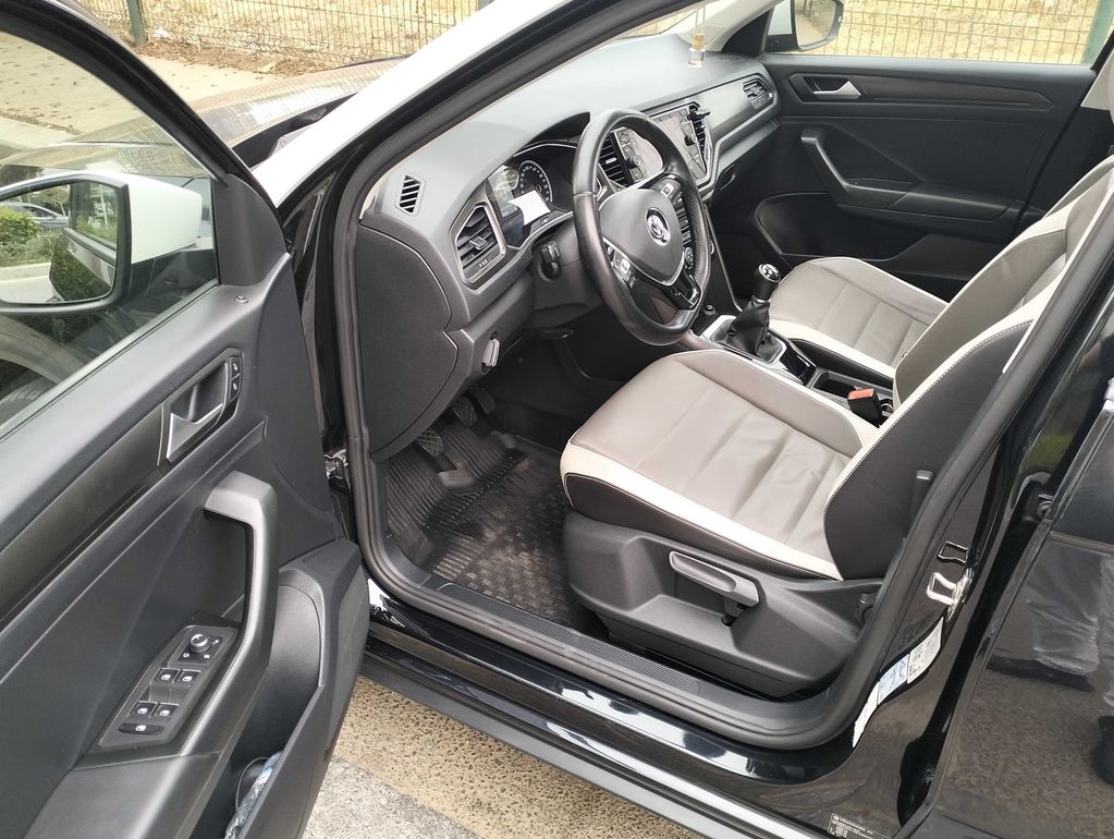 VOLKSWAGEN T-ROC 2019
