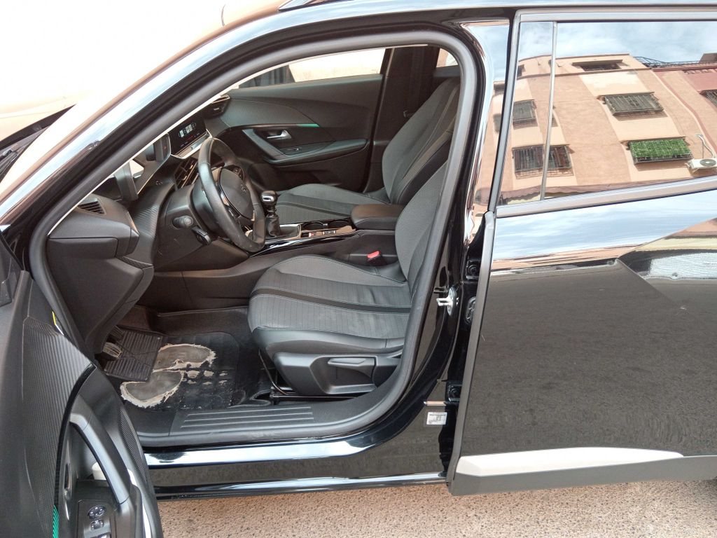 PEUGEOT 2008 2021