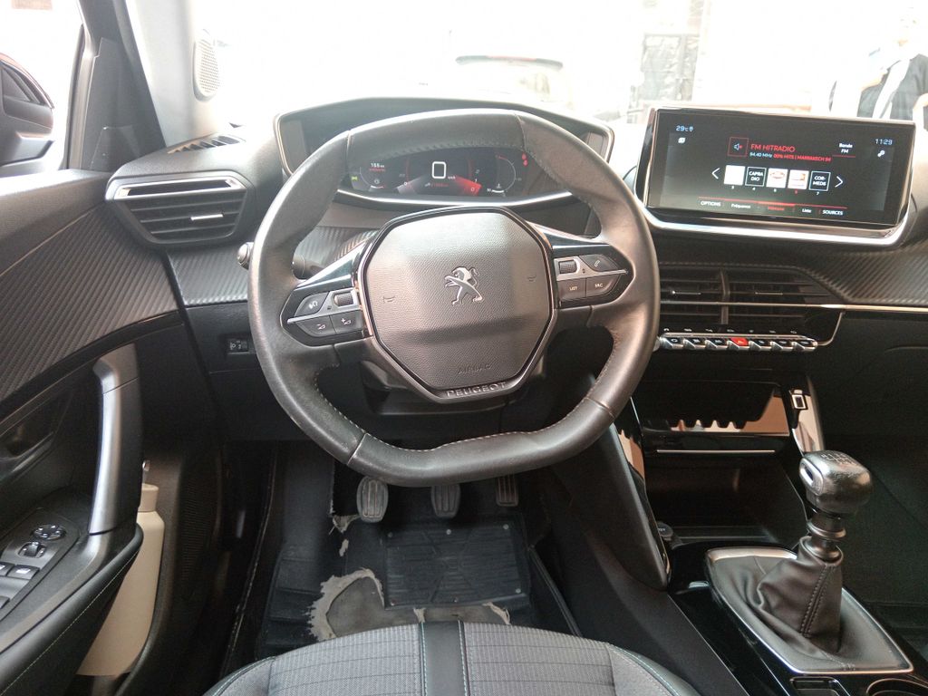 PEUGEOT 2008 2021