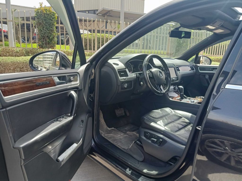 VOLKSWAGEN Touareg 2015