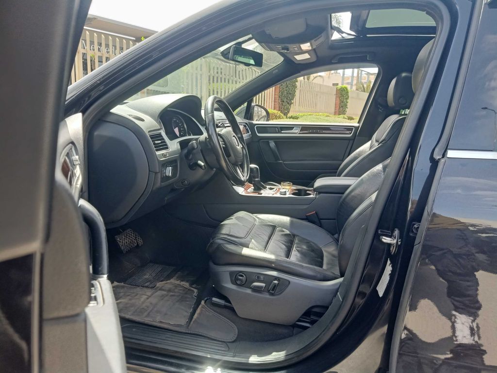 VOLKSWAGEN Touareg 2015