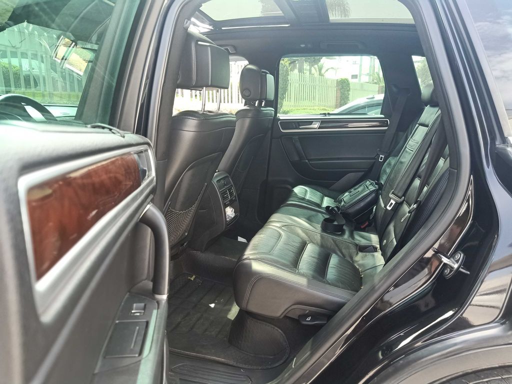 VOLKSWAGEN Touareg 2015