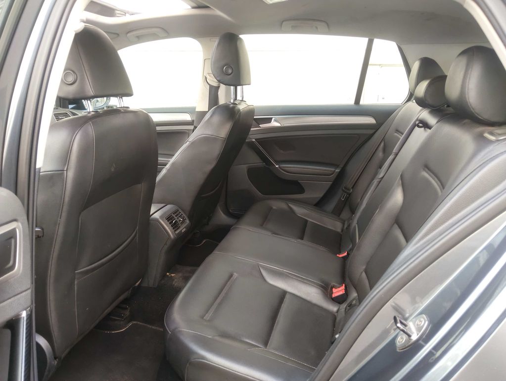VOLKSWAGEN Golf 2018