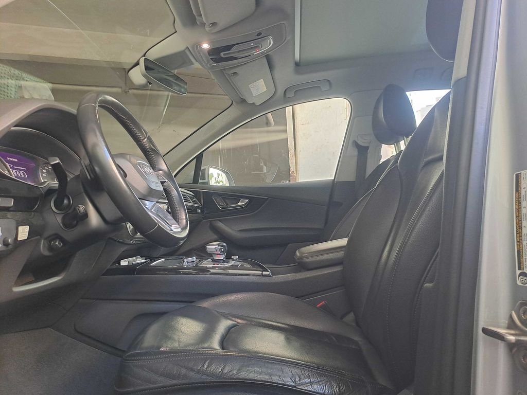 AUDI Q7 2022