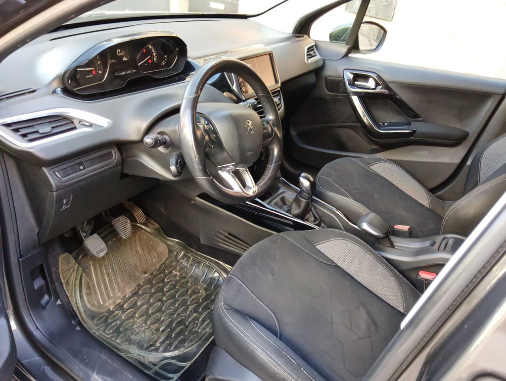 PEUGEOT 2008 2020