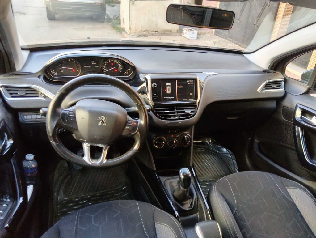 PEUGEOT 2008 2020