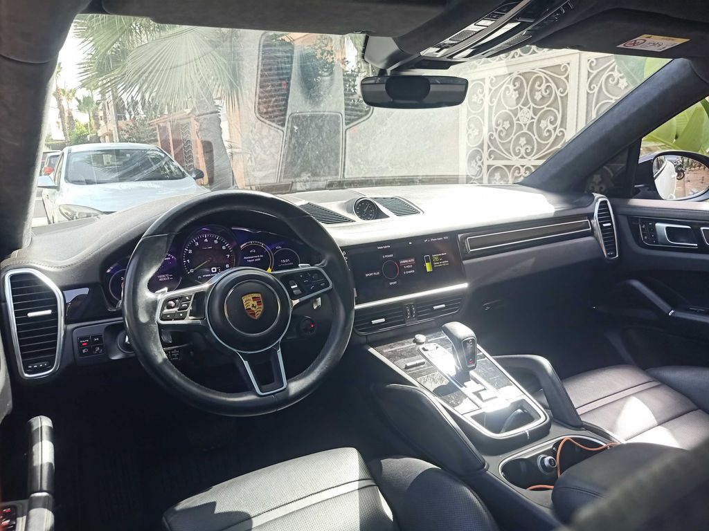 PORSCHE CAYENNE COUPE 2020