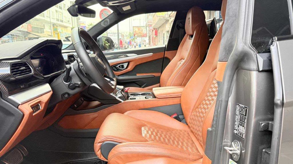 LAMBORGHINI Urus 2021