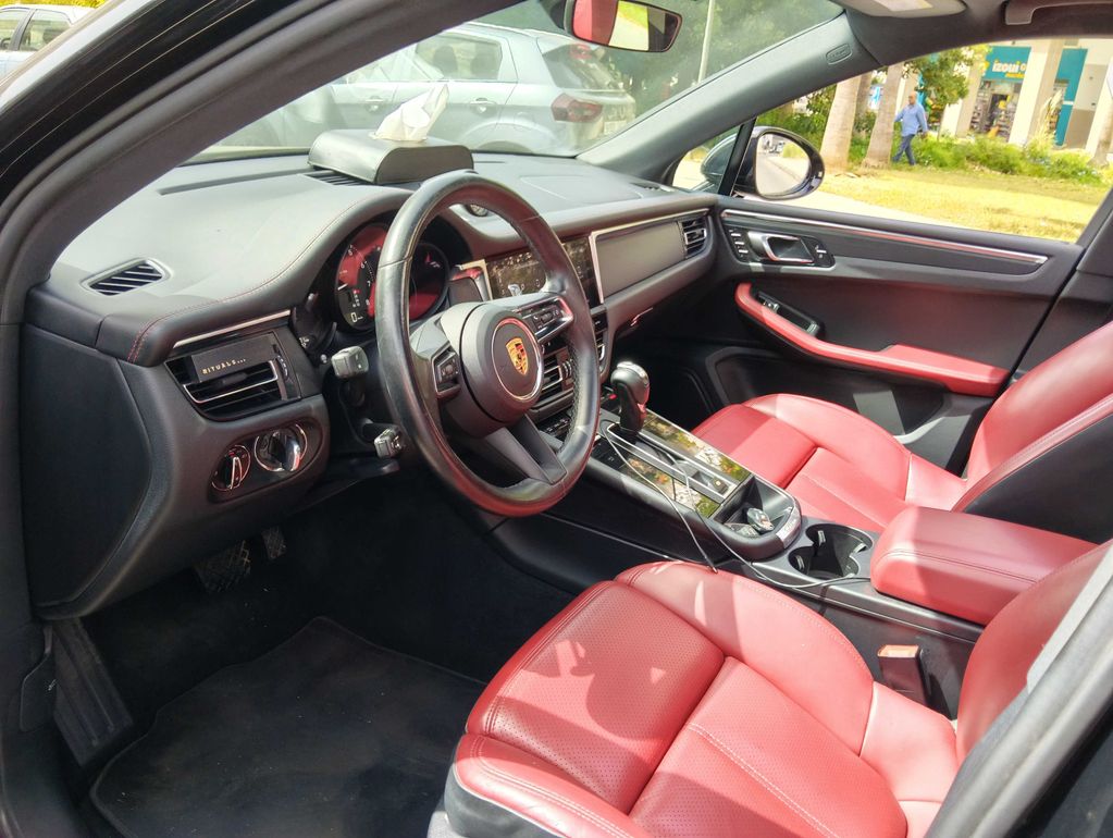 PORSCHE Macan 2023