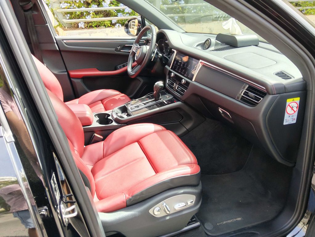 PORSCHE Macan 2023