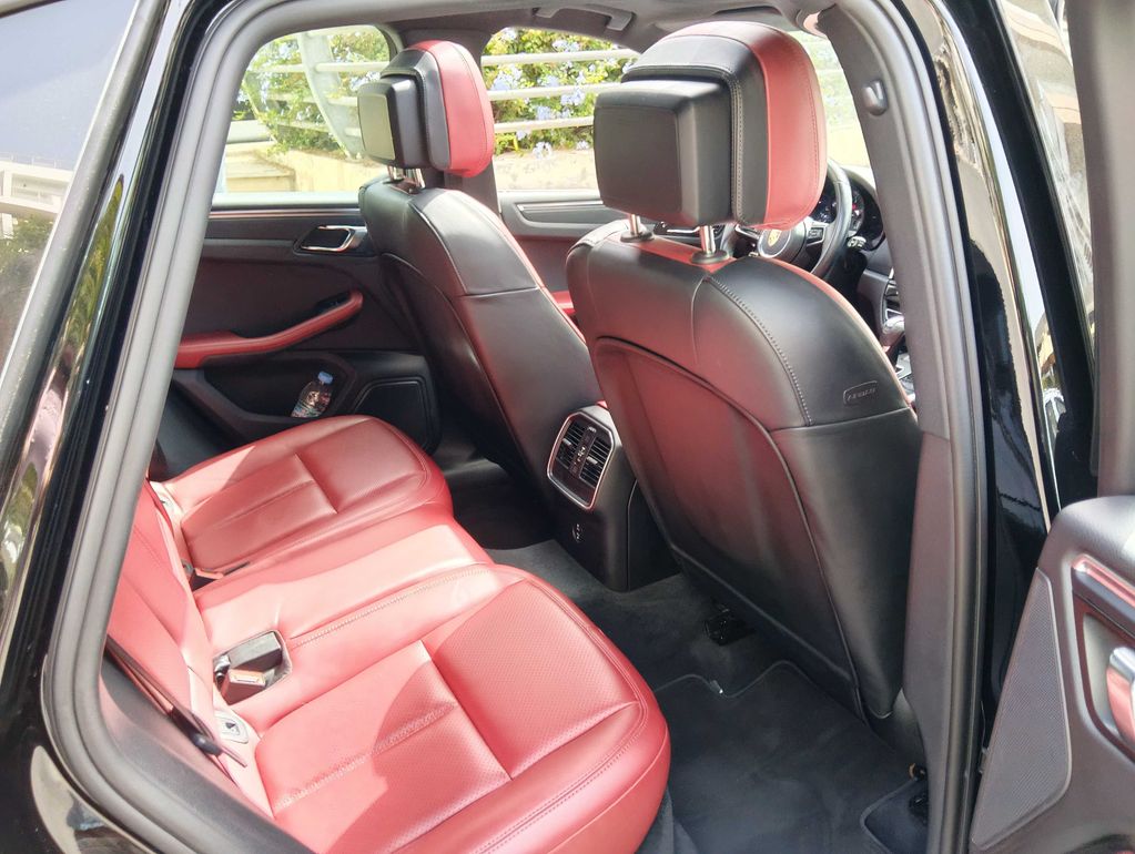 PORSCHE Macan 2023