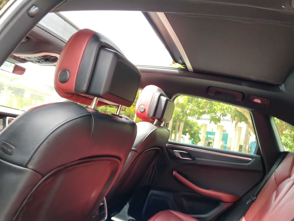 PORSCHE Macan 2023