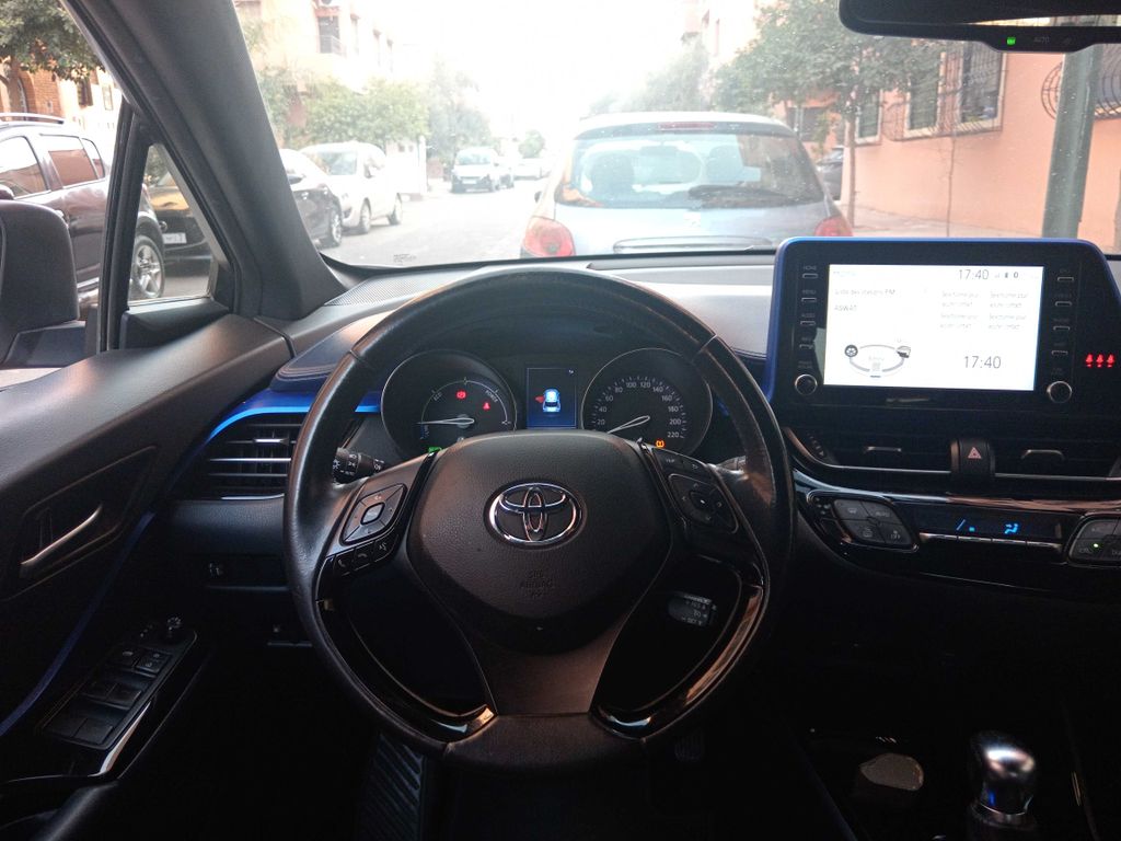 TOYOTA C-HR 2021