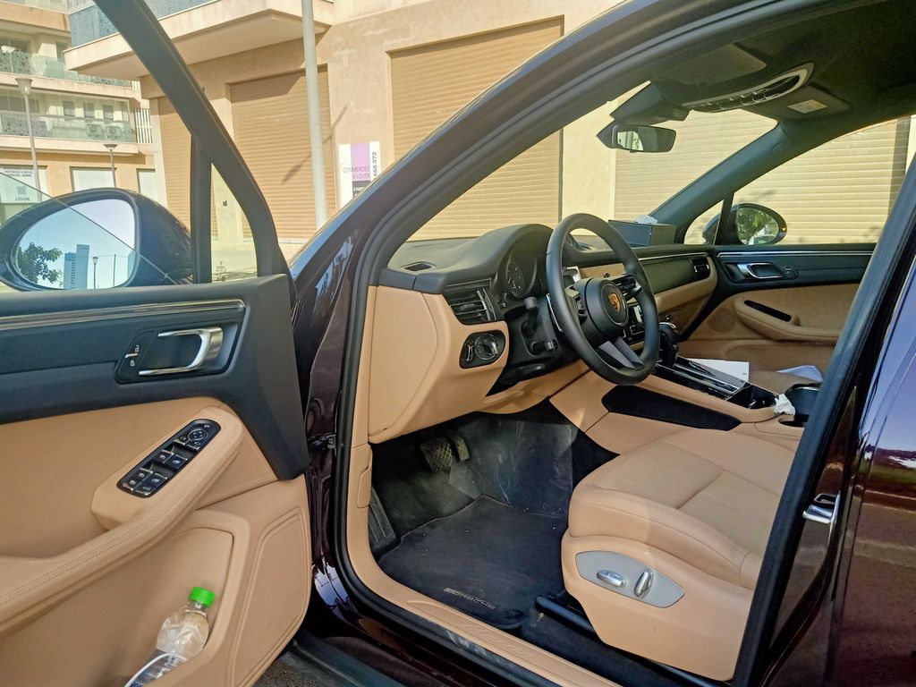 PORSCHE Macan 2025