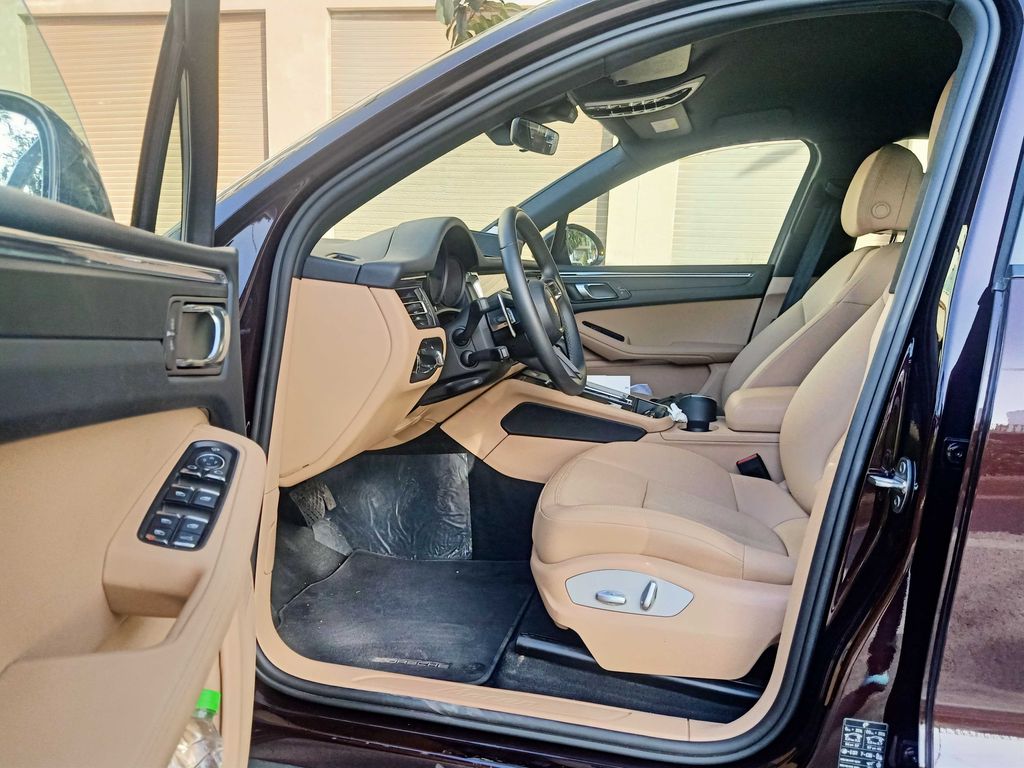PORSCHE Macan 2025