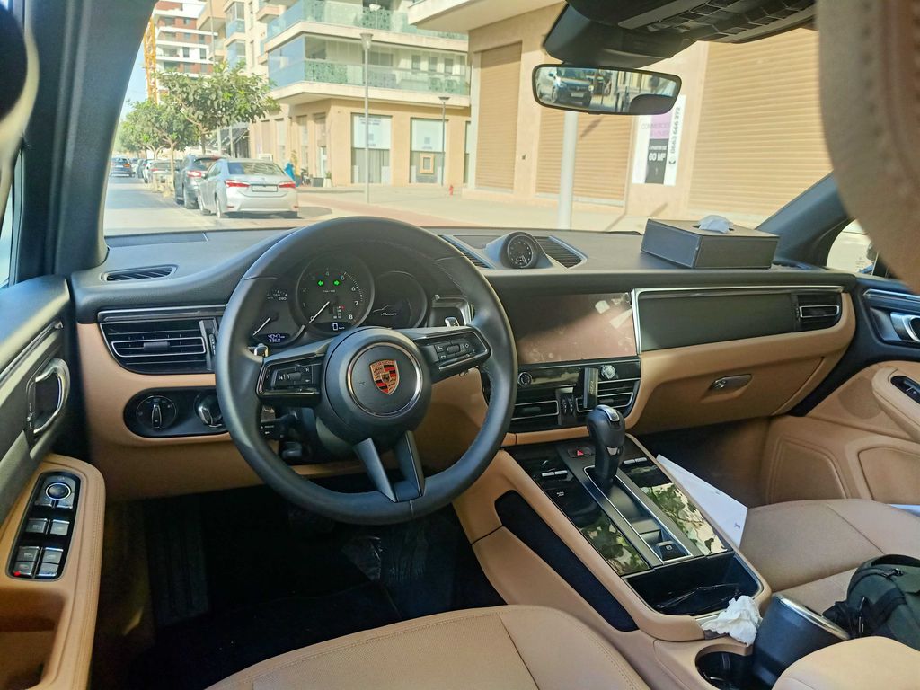 PORSCHE Macan 2025