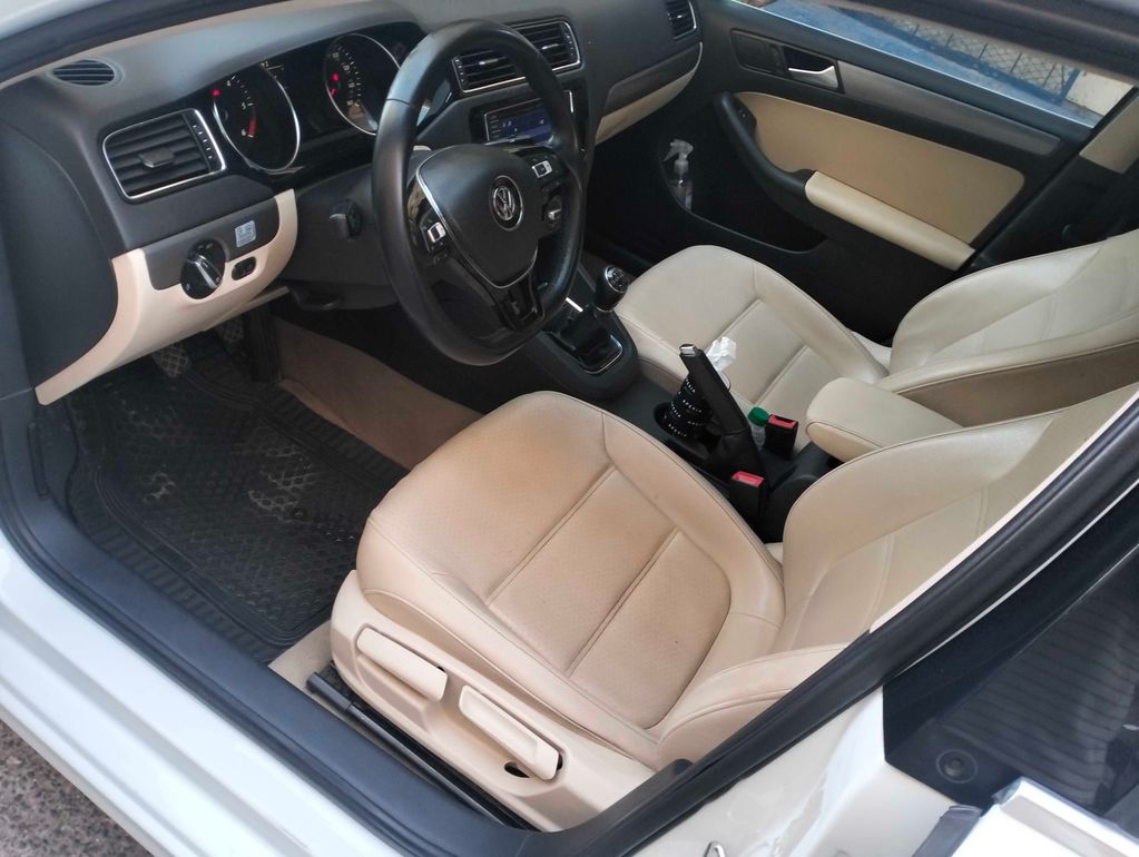VOLKSWAGEN Jetta 2017