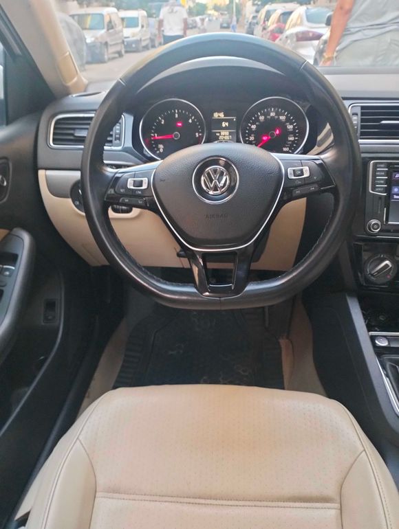 VOLKSWAGEN Jetta 2017