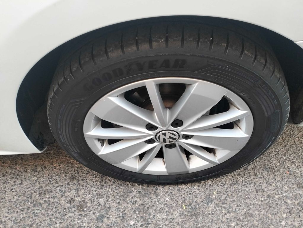 VOLKSWAGEN Jetta 2017