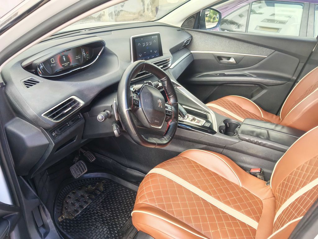 PEUGEOT 3008 2019